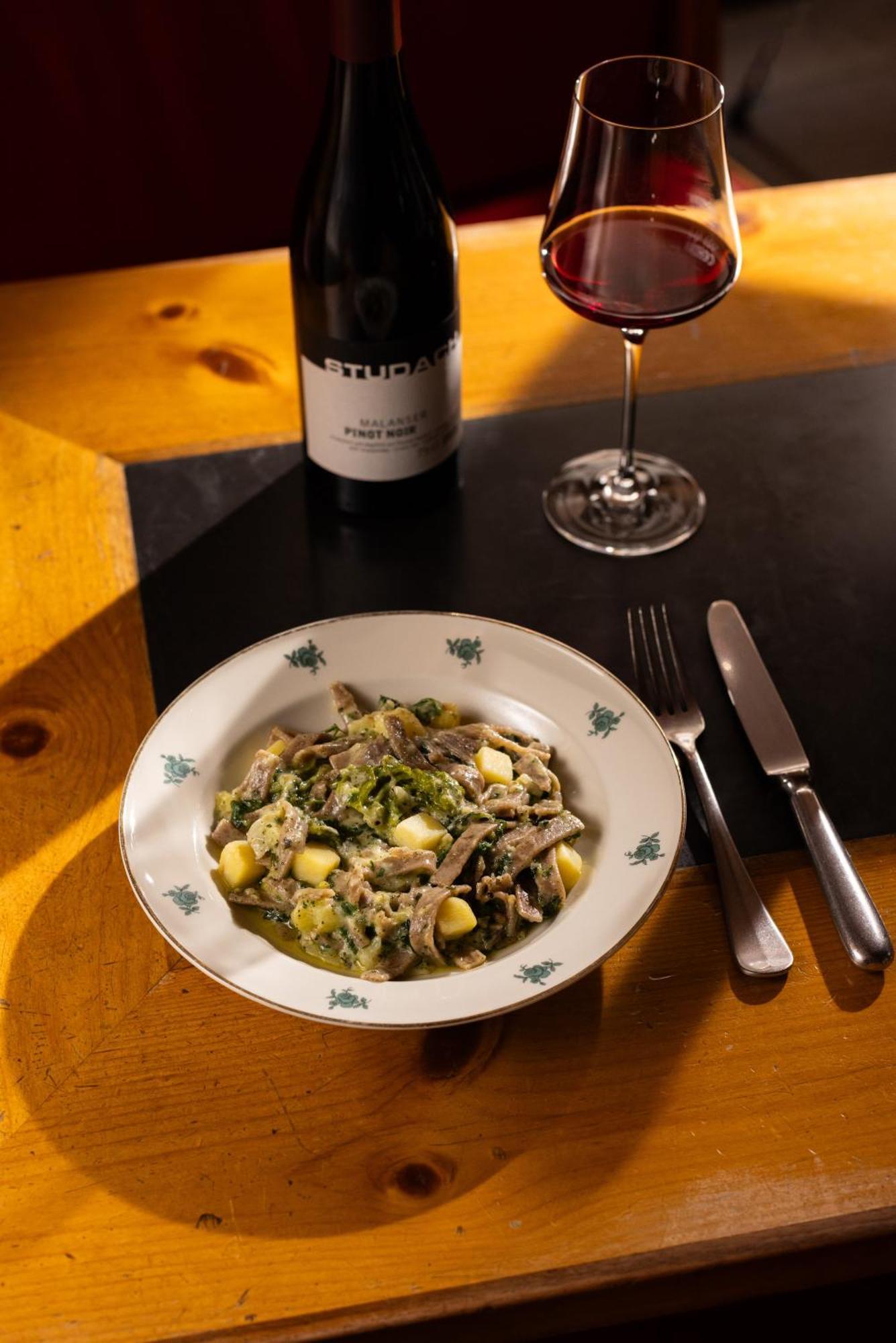Hotel Chesa Rosatsch - Home Of Food 첼레리나 외부 사진