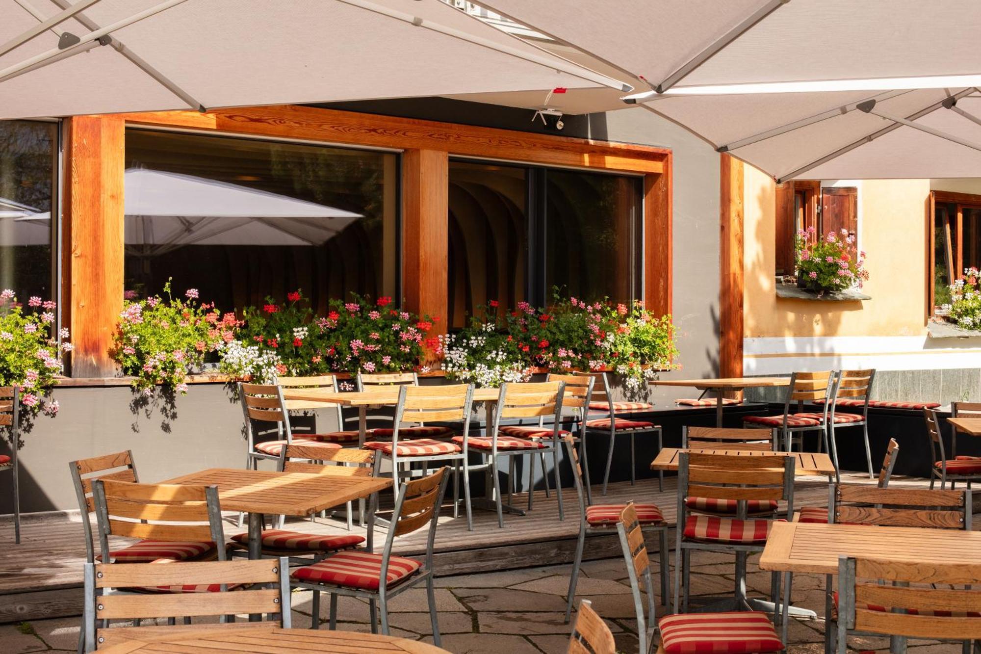 Hotel Chesa Rosatsch - Home Of Food 첼레리나 외부 사진