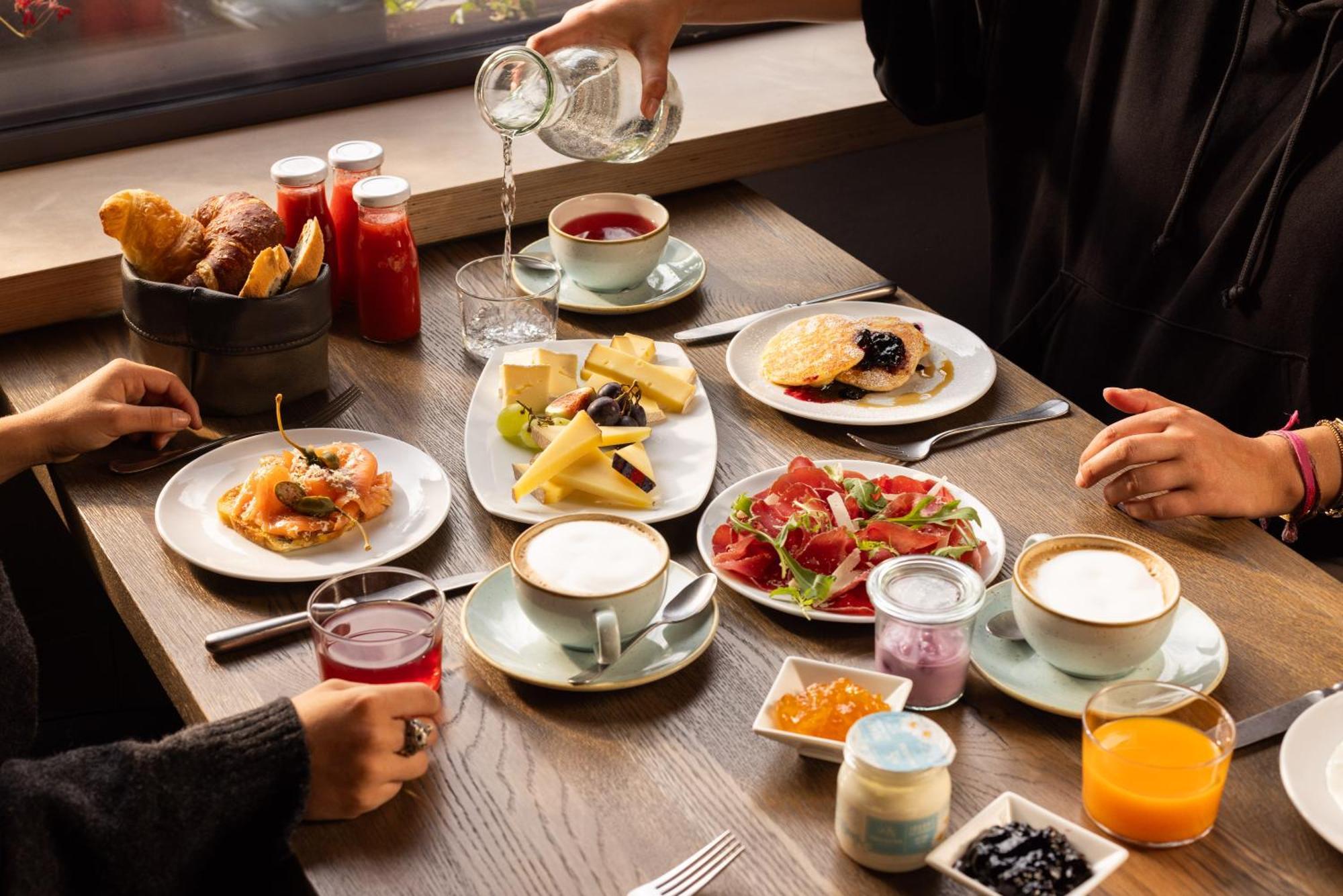 Hotel Chesa Rosatsch - Home Of Food 첼레리나 외부 사진